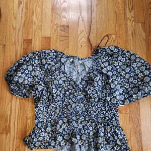Floral Puff Sleeve Peplum Top in Navy and White